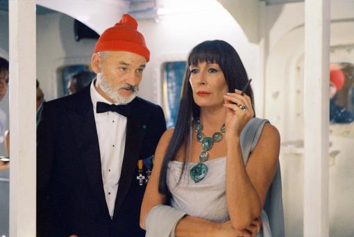 still-of-bill-murray-and-anjelica-huston-in-the-life-aquatic-with-steve-zissou-large-picture